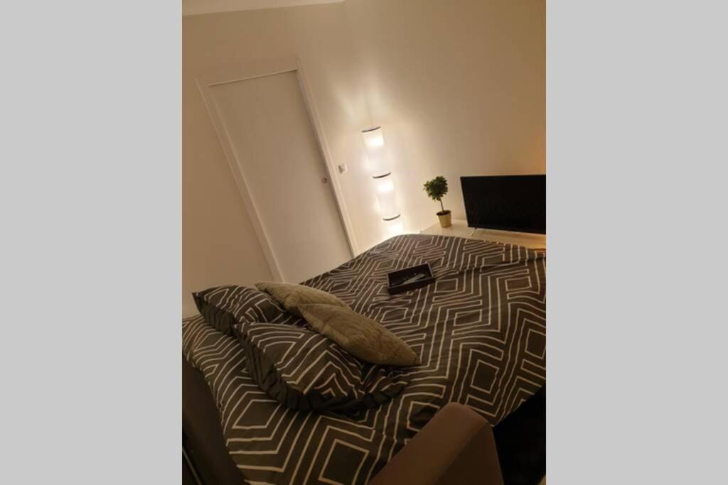 Hanahome 2 Adultes Parking Prive Business & Tourisme Le Chesnay  Exterior photo