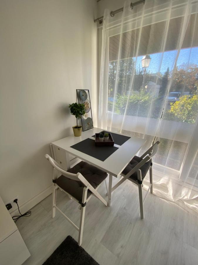 Hanahome 2 Adultes Parking Prive Business & Tourisme Le Chesnay  Exterior photo